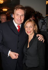 24-12-2008 SHOWBIZZ; CARRE KERST CIRCUS PREMIERE. Het is altijd weer een bijzonder feestje de premiere van het Stardust Kerstcircus in het wereldbekende Carre Theater te Amsterdam. Vele bekende waren weer naar de Amstel toe gekomen oa. Adele Bloemendaal met haar klein kinderen, Anita Witzier met partner Michel en de kids, Belinda Meuldijk met partner Thierry en zoon Yoshi die zich kostelijk vermaakte, de bruiden van Anton Heyboer, Martine Bijl en partner Berend Boudewijn en kleinzoon Bruno die een ware act had in het kerst circus. Het was een heerlijk avondtje top circus met werkelijk top attracties in en om de piste.Een aanrader voor jong en oud.
foto: Albert den Iseger.