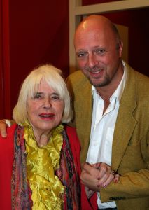 13-12-2008 SHOWBIZZ; PREMIERE VAN PURPER SEIZOEN 2008-2009. De premiere was dit jaar in de schouwburg van Velzen. Grote verrassing van de groep Purper van het aankomende seizoen moet zijn Gerrie van der Klei.
foto: Albert den Iseger.