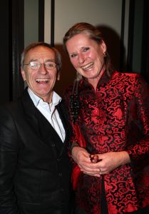 24-12-2008 SHOWBIZZ; CARRE KERST CIRCUS PREMIERE. Het is altijd weer een bijzonder feestje de premiere van het Stardust Kerstcircus in het wereldbekende Carre Theater te Amsterdam. Vele bekende waren weer naar de Amstel toe gekomen oa. Adele Bloemendaal met haar klein kinderen, Anita Witzier met partner Michel en de kids, Belinda Meuldijk met partner Thierry en zoon Yoshi die zich kostelijk vermaakte, de bruiden van Anton Heyboer, Martine Bijl en partner Berend Boudewijn en kleinzoon Bruno die een ware act had in het kerst circus. Het was een heerlijk avondtje top circus met werkelijk top attracties in en om de piste.Een aanrader voor jong en oud.
foto: Albert den Iseger.