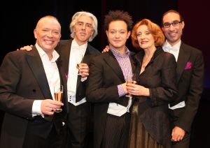 13-12-2008 SHOWBIZZ; PREMIERE VAN PURPER SEIZOEN 2008-2009. De premiere was dit jaar in de schouwburg van Velzen. Grote verrassing van de groep Purper van het aankomende seizoen moet zijn Gerrie van der Klei.
foto: Albert den Iseger.
