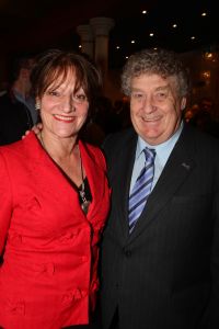 24-12-2008 SHOWBIZZ; CARRE KERST CIRCUS PREMIERE. Het is altijd weer een bijzonder feestje de premiere van het Stardust Kerstcircus in het wereldbekende Carre Theater te Amsterdam. Vele bekende waren weer naar de Amstel toe gekomen oa. Adele Bloemendaal met haar klein kinderen, Anita Witzier met partner Michel en de kids, Belinda Meuldijk met partner Thierry en zoon Yoshi die zich kostelijk vermaakte, de bruiden van Anton Heyboer, Martine Bijl en partner Berend Boudewijn en kleinzoon Bruno die een ware act had in het kerst circus. Het was een heerlijk avondtje top circus met werkelijk top attracties in en om de piste.Een aanrader voor jong en oud.
foto: Albert den Iseger.