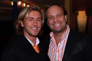 11-12-2009 SHOWBIZZ; NELLY FRIJDA KRIJGT GEEN UITKERING NA HET MISSEN VAN ROL IN KLUCHT. Dat Nelly haar rol in ORANJE BOVEN terug moest geven komt haar letterlijk duur te staan. Ze is te oud voor een uitkering zo vertelde zij mij. Rick Engelkers de producent van de klucht vertelde, ik heb er echt alles aan gedaan om Nelly in de klucht te houden maar het ging echt niet meer. Nelly loopt hiermee een flinke schadepost op, maar Rick vertelde ons dat hij het zo goed mogelijk financieel met haar heeft geregeld.De barones in de klucht word nu gespeeld door Liz Snoyink, die een ware barones op de planken zet in deze dolkomische klucht.
foto: Albert den Iseger
