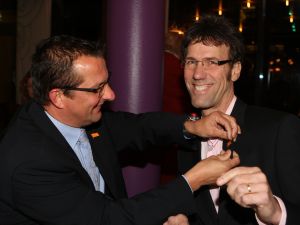 11-12-2009 SHOWBIZZ; NELLY FRIJDA KRIJGT GEEN UITKERING NA HET MISSEN VAN ROL IN KLUCHT. Dat Nelly haar rol in ORANJE BOVEN terug moest geven komt haar letterlijk duur te staan. Ze is te oud voor een uitkering zo vertelde zij mij. Rick Engelkers de producent van de klucht vertelde, ik heb er echt alles aan gedaan om Nelly in de klucht te houden maar het ging echt niet meer. Nelly loopt hiermee een flinke schadepost op, maar Rick vertelde ons dat hij het zo goed mogelijk financieel met haar heeft geregeld.De barones in de klucht word nu gespeeld door Liz Snoyink, die een ware barones op de planken zet in deze dolkomische klucht.
foto: Albert den Iseger