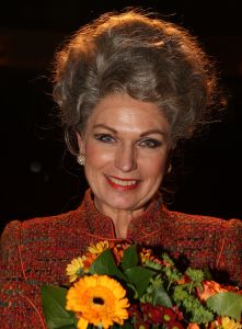 11-12-2009 SHOWBIZZ; NELLY FRIJDA KRIJGT GEEN UITKERING NA HET MISSEN VAN ROL IN KLUCHT. Dat Nelly haar rol in ORANJE BOVEN terug moest geven komt haar letterlijk duur te staan. Ze is te oud voor een uitkering zo vertelde zij mij. Rick Engelkers de producent van de klucht vertelde, ik heb er echt alles aan gedaan om Nelly in de klucht te houden maar het ging echt niet meer. Nelly loopt hiermee een flinke schadepost op, maar Rick vertelde ons dat hij het zo goed mogelijk financieel met haar heeft geregeld.De barones in de klucht word nu gespeeld door Liz Snoyink, die een ware barones op de planken zet in deze dolkomische klucht.
foto: Albert den Iseger