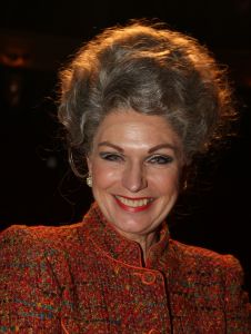 11-12-2009 SHOWBIZZ; NELLY FRIJDA KRIJGT GEEN UITKERING NA HET MISSEN VAN ROL IN KLUCHT. Dat Nelly haar rol in ORANJE BOVEN terug moest geven komt haar letterlijk duur te staan. Ze is te oud voor een uitkering zo vertelde zij mij. Rick Engelkers de producent van de klucht vertelde, ik heb er echt alles aan gedaan om Nelly in de klucht te houden maar het ging echt niet meer. Nelly loopt hiermee een flinke schadepost op, maar Rick vertelde ons dat hij het zo goed mogelijk financieel met haar heeft geregeld.De barones in de klucht word nu gespeeld door Liz Snoyink, die een ware barones op de planken zet in deze dolkomische klucht.
foto: Albert den Iseger
