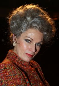 11-12-2009 SHOWBIZZ; NELLY FRIJDA KRIJGT GEEN UITKERING NA HET MISSEN VAN ROL IN KLUCHT. Dat Nelly haar rol in ORANJE BOVEN terug moest geven komt haar letterlijk duur te staan. Ze is te oud voor een uitkering zo vertelde zij mij. Rick Engelkers de producent van de klucht vertelde, ik heb er echt alles aan gedaan om Nelly in de klucht te houden maar het ging echt niet meer. Nelly loopt hiermee een flinke schadepost op, maar Rick vertelde ons dat hij het zo goed mogelijk financieel met haar heeft geregeld.De barones in de klucht word nu gespeeld door Liz Snoyink, die een ware barones op de planken zet in deze dolkomische klucht.
foto: Albert den Iseger