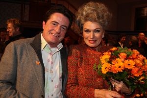 11-12-2009 SHOWBIZZ; NELLY FRIJDA KRIJGT GEEN UITKERING NA HET MISSEN VAN ROL IN KLUCHT. Dat Nelly haar rol in ORANJE BOVEN terug moest geven komt haar letterlijk duur te staan. Ze is te oud voor een uitkering zo vertelde zij mij. Rick Engelkers de producent van de klucht vertelde, ik heb er echt alles aan gedaan om Nelly in de klucht te houden maar het ging echt niet meer. Nelly loopt hiermee een flinke schadepost op, maar Rick vertelde ons dat hij het zo goed mogelijk financieel met haar heeft geregeld.De barones in de klucht word nu gespeeld door Liz Snoyink, die een ware barones op de planken zet in deze dolkomische klucht.
foto: Albert den Iseger