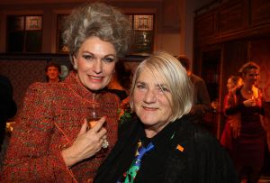 11-12-2009 SHOWBIZZ; NELLY FRIJDA KRIJGT GEEN UITKERING NA HET MISSEN VAN ROL IN KLUCHT. Dat Nelly haar rol in ORANJE BOVEN terug moest geven komt haar letterlijk duur te staan. Ze is te oud voor een uitkering zo vertelde zij mij. Rick Engelkers de producent van de klucht vertelde, ik heb er echt alles aan gedaan om Nelly in de klucht te houden maar het ging echt niet meer. Nelly loopt hiermee een flinke schadepost op, maar Rick vertelde ons dat hij het zo goed mogelijk financieel met haar heeft geregeld.De barones in de klucht word nu gespeeld door Liz Snoyink, die een ware barones op de planken zet in deze dolkomische klucht.
foto: Albert den Iseger