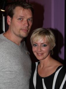 11-12-2009 SHOWBIZZ; NELLY FRIJDA KRIJGT GEEN UITKERING NA HET MISSEN VAN ROL IN KLUCHT. Dat Nelly haar rol in ORANJE BOVEN terug moest geven komt haar letterlijk duur te staan. Ze is te oud voor een uitkering zo vertelde zij mij. Rick Engelkers de producent van de klucht vertelde, ik heb er echt alles aan gedaan om Nelly in de klucht te houden maar het ging echt niet meer. Nelly loopt hiermee een flinke schadepost op, maar Rick vertelde ons dat hij het zo goed mogelijk financieel met haar heeft geregeld.De barones in de klucht word nu gespeeld door Liz Snoyink, die een ware barones op de planken zet in deze dolkomische klucht.
foto: Albert den Iseger