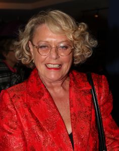 11-12-2009 SHOWBIZZ; NELLY FRIJDA KRIJGT GEEN UITKERING NA HET MISSEN VAN ROL IN KLUCHT. Dat Nelly haar rol in ORANJE BOVEN terug moest geven komt haar letterlijk duur te staan. Ze is te oud voor een uitkering zo vertelde zij mij. Rick Engelkers de producent van de klucht vertelde, ik heb er echt alles aan gedaan om Nelly in de klucht te houden maar het ging echt niet meer. Nelly loopt hiermee een flinke schadepost op, maar Rick vertelde ons dat hij het zo goed mogelijk financieel met haar heeft geregeld.De barones in de klucht word nu gespeeld door Liz Snoyink, die een ware barones op de planken zet in deze dolkomische klucht.
foto: Albert den Iseger