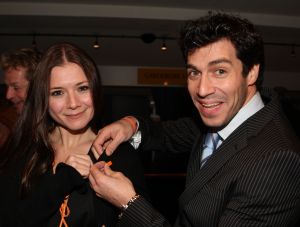 11-12-2009 SHOWBIZZ; NELLY FRIJDA KRIJGT GEEN UITKERING NA HET MISSEN VAN ROL IN KLUCHT. Dat Nelly haar rol in ORANJE BOVEN terug moest geven komt haar letterlijk duur te staan. Ze is te oud voor een uitkering zo vertelde zij mij. Rick Engelkers de producent van de klucht vertelde, ik heb er echt alles aan gedaan om Nelly in de klucht te houden maar het ging echt niet meer. Nelly loopt hiermee een flinke schadepost op, maar Rick vertelde ons dat hij het zo goed mogelijk financieel met haar heeft geregeld.De barones in de klucht word nu gespeeld door Liz Snoyink, die een ware barones op de planken zet in deze dolkomische klucht.
foto: Albert den Iseger