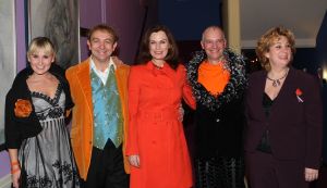 11-12-2009 SHOWBIZZ; NELLY FRIJDA KRIJGT GEEN UITKERING NA HET MISSEN VAN ROL IN KLUCHT. Dat Nelly haar rol in ORANJE BOVEN terug moest geven komt haar letterlijk duur te staan. Ze is te oud voor een uitkering zo vertelde zij mij. Rick Engelkers de producent van de klucht vertelde, ik heb er echt alles aan gedaan om Nelly in de klucht te houden maar het ging echt niet meer. Nelly loopt hiermee een flinke schadepost op, maar Rick vertelde ons dat hij het zo goed mogelijk financieel met haar heeft geregeld.De barones in de klucht word nu gespeeld door Liz Snoyink, die een ware barones op de planken zet in deze dolkomische klucht.
foto: Albert den Iseger