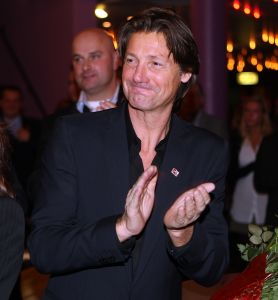 11-12-2009 SHOWBIZZ; NELLY FRIJDA KRIJGT GEEN UITKERING NA HET MISSEN VAN ROL IN KLUCHT. Dat Nelly haar rol in ORANJE BOVEN terug moest geven komt haar letterlijk duur te staan. Ze is te oud voor een uitkering zo vertelde zij mij. Rick Engelkers de producent van de klucht vertelde, ik heb er echt alles aan gedaan om Nelly in de klucht te houden maar het ging echt niet meer. Nelly loopt hiermee een flinke schadepost op, maar Rick vertelde ons dat hij het zo goed mogelijk financieel met haar heeft geregeld.De barones in de klucht word nu gespeeld door Liz Snoyink, die een ware barones op de planken zet in deze dolkomische klucht.
foto: Albert den Iseger
