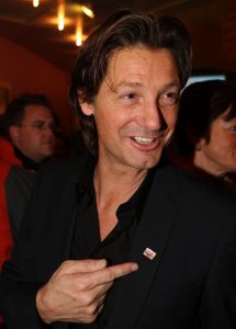11-12-2009 SHOWBIZZ; NELLY FRIJDA KRIJGT GEEN UITKERING NA HET MISSEN VAN ROL IN KLUCHT. Dat Nelly haar rol in ORANJE BOVEN terug moest geven komt haar letterlijk duur te staan. Ze is te oud voor een uitkering zo vertelde zij mij. Rick Engelkers de producent van de klucht vertelde, ik heb er echt alles aan gedaan om Nelly in de klucht te houden maar het ging echt niet meer. Nelly loopt hiermee een flinke schadepost op, maar Rick vertelde ons dat hij het zo goed mogelijk financieel met haar heeft geregeld.De barones in de klucht word nu gespeeld door Liz Snoyink, die een ware barones op de planken zet in deze dolkomische klucht.
foto: Albert den Iseger