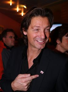 11-12-2009 SHOWBIZZ; NELLY FRIJDA KRIJGT GEEN UITKERING NA HET MISSEN VAN ROL IN KLUCHT. Dat Nelly haar rol in ORANJE BOVEN terug moest geven komt haar letterlijk duur te staan. Ze is te oud voor een uitkering zo vertelde zij mij. Rick Engelkers de producent van de klucht vertelde, ik heb er echt alles aan gedaan om Nelly in de klucht te houden maar het ging echt niet meer. Nelly loopt hiermee een flinke schadepost op, maar Rick vertelde ons dat hij het zo goed mogelijk financieel met haar heeft geregeld.De barones in de klucht word nu gespeeld door Liz Snoyink, die een ware barones op de planken zet in deze dolkomische klucht.
foto: Albert den Iseger