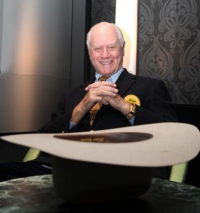 16-11-2010 SHOWBIZZ; LARRY HAGMAN BEZOCHT ANTWERPEN MET JEAN MARIE PFAFF.
foto: Albert den Iseger