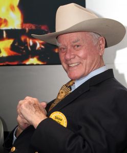 16-11-2010 SHOWBIZZ; LARRY HAGMAN BEZOCHT ANTWERPEN MET JEAN MARIE PFAFF.
foto: Albert den Iseger