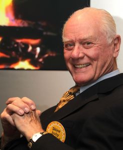 16-11-2010 SHOWBIZZ; LARRY HAGMAN BEZOCHT ANTWERPEN MET JEAN MARIE PFAFF.
foto: Albert den Iseger