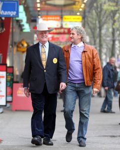 16-11-2010 SHOWBIZZ; LARRY HAGMAN BEZOCHT ANTWERPEN MET JEAN MARIE PFAFF.
foto: Albert den Iseger