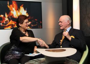 16-11-2010 SHOWBIZZ; LARRY HAGMAN BEZOCHT ANTWERPEN MET JEAN MARIE PFAFF.
foto: Albert den Iseger