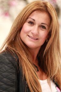 09-12-2011 SHOWBIZZ; ZANGERESSEN SLANKEN AF VOOR GOED DOEL. Anita Dot, Laura Vlasblom en Des ray gaan afvallen voor het goede doel, namelijk STOP KINDERMISBRUIK. Elke kilo die de dames afvallen wordt omgezet in harde EURIES bestemd voor de stichting Stop Kindermisbruik. Natuurlijk een extra stimulans voor de dames om zo veel mogelijk kilo s kwijt te raken. Elke week gaan de dames naar NEW FYSIC, de kliniek voor gewichtsbeheersing om het gezonde streefgewicht te behalen straks in Januari 2012. Als de dames in 2012 voldoen aan het streefgewicht doneert NEW FYSIC straks een donatie van  10.000.00 voor het goede doel.
foto: Albert den Iseger.