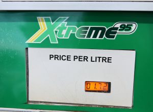 10-12-2012 NIEUWS; BENZINE PRIJS IN DUBAI 0.38 PER LITER. Was op bezoek in Dubai en ging even tanken, kon mijn ogen niet geloven, de prijs  0.38 per liter. Dat is wat anders als  1.77 per liter in Nederland.
foto: Albert den Iseger.