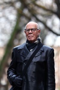 12-12-2012 SHOWBIZZ; HANS VAN MANEN BLIJFT STILL GOING STRONG. Gelauwerde meesterchoreograaf weet van geen ophouden en blijft de regie van alles strak de baas. Barbara Plugge had een intervieuw met deze bijzonder man en schreef een prachtig verhaal over Hans en zijn partner Henk van Dijk. De week in uw weekblad PRIVE.
foto: Albert den Iseger.