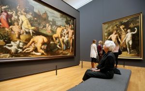 15-12-2013 SHOWBIZZ; ADELE BLOEMENDAAL IS DOL OP DE OUDE MEESTERS. Hartewens van Adele is vervuld door weekblad Prive. Helemaal alleen op bezoek bij de Oude Meesters in het Rijksmuseum te Amsterdam.
foto: Albert den Iseger.