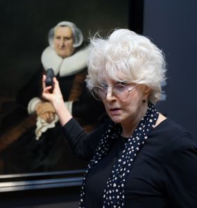 15-12-2013 SHOWBIZZ; ADELE BLOEMENDAAL IS DOL OP DE OUDE MEESTERS. Hartewens van Adele is vervuld door weekblad Prive. Helemaal alleen op bezoek bij de Oude Meesters in het Rijksmuseum te Amsterdam.
foto: Albert den Iseger.