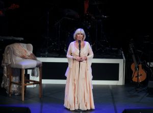 01-12-2013 SHOWBIZZ; WILLEKE ALBERTI VERWEND HAAR GASTEN MET SFEERVOL CONCERT. Haar theater tour ZOLANG ER MAAR LIEFDE IS die duurt tot 24 Mei 2014. Het is een geweldig succes en de meeste voorstellingen zijn daarom al lang van tevoren uitverkocht.
foto: Albert den Iseger