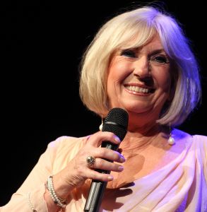01-12-2013 SHOWBIZZ; WILLEKE ALBERTI VERWEND HAAR GASTEN MET SFEERVOL CONCERT. Haar theater tour ZOLANG ER MAAR LIEFDE IS die duurt tot 24 Mei 2014. Het is een geweldig succes en de meeste voorstellingen zijn daarom al lang van tevoren uitverkocht.
foto: Albert den Iseger