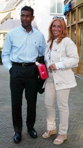 23-05-2000 SHOWBIZZ; OPENING VAN RESTAURANT OESTERS AAN DE BRINK IN LAREN. EIGENAAR RENE EN NATASCHA FROGER.ARON DE WINTER EN VROUW
FOTO; ALBERT DEN ISEGER 