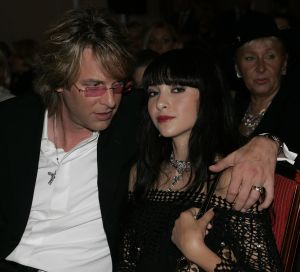 29-08-2004 SHOWBIZZ; MODESHOW VAN PAUL SCHULTEN IN OKURA AMSTERDAM.ADAM CURRY EN DOCHTER CHRISTINA
FOTO; ALBERT DEN ISEGER