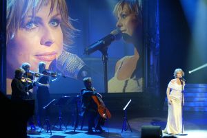 13-02-2005 SHOWBIZZ; FINALE VAN HET NATIONAAL SONGFESTIVAL TE AMSTERDAM. BARBARA LOK
FOTO: ALBERT DEN  ISEGER