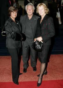 29-08-2004 SHOWBIZZ; MODESHOW VAN PAUL SCHULTEN IN OKURA AMSTERDAM.CEES EN MEVR. VAN DAM EN SYLVIA TOTH 
FOTO; ALBERT DEN ISEGER