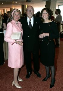 29-08-2004 SHOWBIZZ; MODESHOW VAN PAUL SCHULTEN IN OKURA AMSTERDAM.EDGAR VOS EN MEVR.HEIJN
FOTO; ALBERT DEN ISEGER