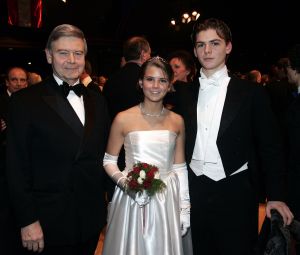 05-02-2005 SHOWBIZZ; ADEL SCHITTERT OP OOSTENRIJKS BAL IN HUIS TER DUIN NOORDWIJK Familie Van Alphen
foto: albert den Iseger