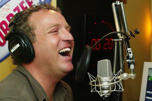 21-02-2005 SHOWBIZZ; 5 DAGEN PER WEEK VANAF 06.00 UUR GORDON OP NOORDZEE 100.7 FM. EN HIJ ZIT ER ECHT ELKE DAG MET EEN LACH VAN OOR TOT OOR.
FOTO;ALBERT DEN ISEGER