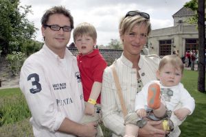 14-05-2004 SHOWBIZZ: BN\'ERS IN DE EFTELING
FOTO: Guus meewis met zijn gezin
FOTO: ALBERT DEN ISEGER