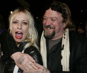 01-02-2005 SHOWBIZZ; HENK SCHIFFMACHER EN LOUISE VAN TEYLINGEN GAAN TROUWEN. NA 10 JAAR VERKERING GAAN ZE DAN TOCH TROUWEN.
FOTO; ALBERT DEN ISEGER
