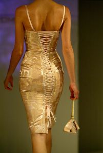 15-11-2003 SHOWBIZZ; MODESHOW ADDY VAN DER KROMMENACKER TE WAALWIJK. MODEL
FOTO; ALBERT DEN ISEGER