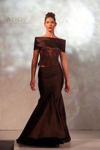 15-11-2003 SHOWBIZZ; MODESHOW ADDY VAN DER KROMMENACKER TE WAALWIJK. MODEL
FOTO; ALBERT DEN ISEGER