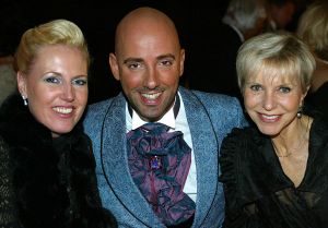 15-11-2003 SHOWBIZZ; MODESHOW ADDY VAN DER KROMMENACKER TE WAALWIJK. MONIQUE COLLIGNON-MAIK DE BOER-EMILIE BOUMAN
FOTO; ALBERT DEN ISEGER