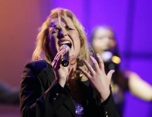 13-02-2005 SHOWBIZZ; FINALE VAN HET NATIONAAL SONGFESTIVAL TE AMSTERDAM.YVETTE
FOTO: ALBERT DEN  ISEGER
