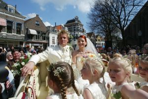 20-04-2004 SHOWBIZZ: HUWLIJK WINSTON POST EN DENISE VAN RIJSWIJK
FOTO: Winston en Denise in koets
FOTO: ALBERT DEN ISEGER