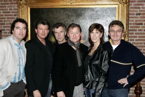 15-02-2006 SHOWBIZZ; AFSCHEID VAN EEN LEGENDARISCHE BAND BZN VANDAAG IN VOLENDAM. BZN de succesvolste band uit de geschiedenis van de Nederlandse Top 40, houdt op te bestaan.In Oktober 2006 zal een uitgebreide tournee van start gaan onder de naam THE FINAL TOUR . De tour loopt door tot juni 2007. Jan Tuijp maakte vandaag als woordvoerder van BZN dit alles bekend, waarbij de volledige band aanwezig was. Het is straks over en uit zei Jan Keizer en ga daarna kijken of ik solo door gaan.
foto: Albert den Iseger.