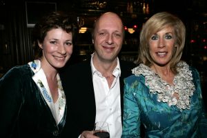 11-02-2006 SHOWBIZZ; PREMIERE ANDRE VAN DUIN SHOW 2006 IN DE RAI AMSTERDAM.
Het bleek na deze premiere dat iedereen van Andre van Duin houdt. Van de oude Kraaij tot de stand up comedian Najib Ahmali, en van Natasja Froger tot Ruud en Estelle Gullit hebben op deze premiere tranen weggepinkt van het lachen en van de ontroering. Andre van Duin_ Ron Brandsteder en Joke Bruijs hebben weer iets groots op de planken neergezet waar iedereen weer van kan genieten de eerst komende maanden.
foto: Albert den Iseger.