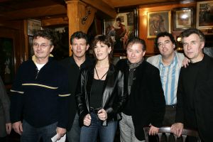 15-02-2006 SHOWBIZZ; AFSCHEID VAN EEN LEGENDARISCHE BAND BZN VANDAAG IN VOLENDAM. BZN de succesvolste band uit de geschiedenis van de Nederlandse Top 40, houdt op te bestaan.In Oktober 2006 zal een uitgebreide tournee van start gaan onder de naam THE FINAL TOUR . De tour loopt door tot juni 2007. Jan Tuijp maakte vandaag als woordvoerder van BZN dit alles bekend, waarbij de volledige band aanwezig was. Het is straks over en uit zei Jan Keizer en ga daarna kijken of ik solo door gaan.
foto: Albert den Iseger.