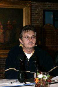 15-02-2006 SHOWBIZZ; AFSCHEID VAN EEN LEGENDARISCHE BAND BZN VANDAAG IN VOLENDAM. BZN de succesvolste band uit de geschiedenis van de Nederlandse Top 40, houdt op te bestaan.In Oktober 2006 zal een uitgebreide tournee van start gaan onder de naam THE FINAL TOUR . De tour loopt door tot juni 2007. Jan Tuijp maakte vandaag als woordvoerder van BZN dit alles bekend, waarbij de volledige band aanwezig was. Het is straks over en uit zei Jan Keizer en ga daarna kijken of ik solo door gaan.
foto: Albert den Iseger.