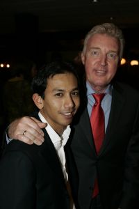 11-02-2006 SHOWBIZZ; PREMIERE ANDRE VAN DUIN SHOW 2006 IN DE RAI AMSTERDAM.
Het bleek na deze premiere dat iedereen van Andre van Duin houdt. Van de oude Kraaij tot de stand up comedian Najib Ahmali, en van Natasja Froger tot Ruud en Estelle Gullit hebben op deze premiere tranen weggepinkt van het lachen en van de ontroering. Andre van Duin_ Ron Brandsteder en Joke Bruijs hebben weer iets groots op de planken neergezet waar iedereen weer van kan genieten de eerst komende maanden.
foto: Albert den Iseger.